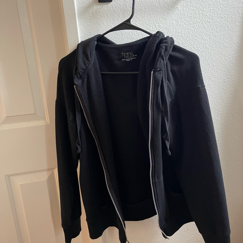 Classic black zip